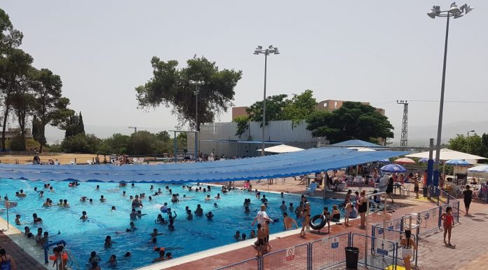 מגדל העמק: מאות תושבים הגיעו לפתיחת עונת הרחצה 2