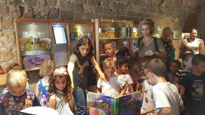 נפתחה תערוכה חדשה של אוסף ספרי ילדים ייחודיים במוזיאון אוצרות בחומה בעכו