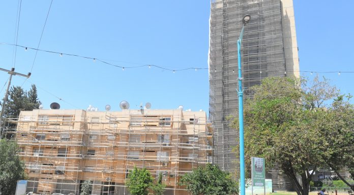 שישה בנייני מגורים ישנים בשכונה הדרומית בנצרת עילית שינו את פניהם ללא היכר
