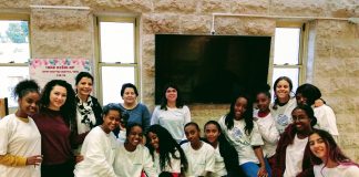 משמחים קשישים בחנוכה