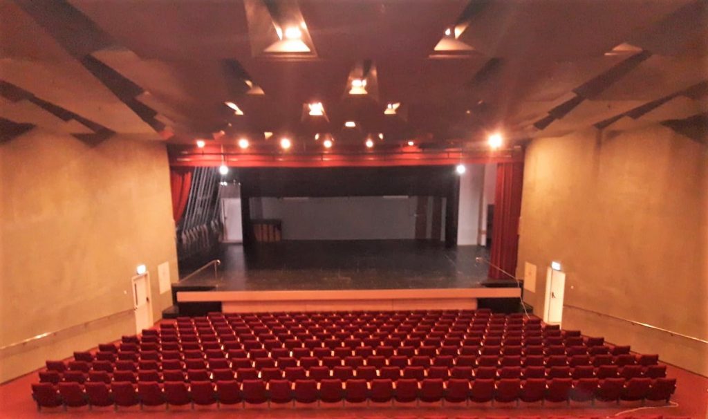 הקמתו של בית קולנוע חדש שיפעל בהיכל התאטרון העירוני. 