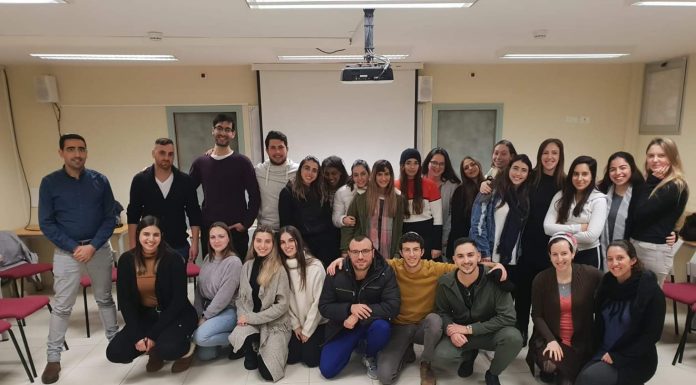 סטודנטים בתכניות נטועיםו ואיתן שיקבלו את המלגות בתמורה להתנדבות
