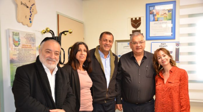 משפצים את הבית, מחזקים את המשפחה עמותת "תנופה בקהילה" המעניקה טיפול המשלב בין שיפוץ הבית לחיזוק המשפחה.