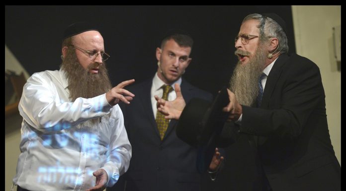 ההצגה שברי לוחות של תיאטרון אספקלריא תגיע לחצור הגלילית ב-13.2 שברי לוחות