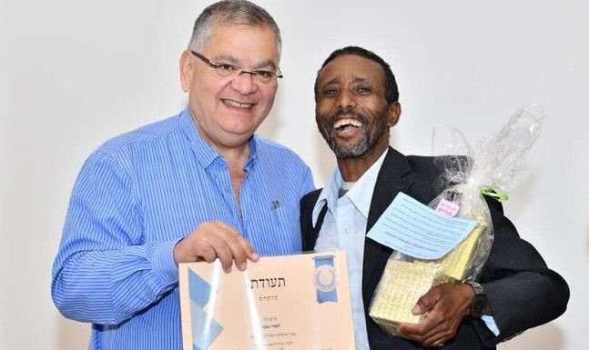 מצדיעים לעובדי הניקיון