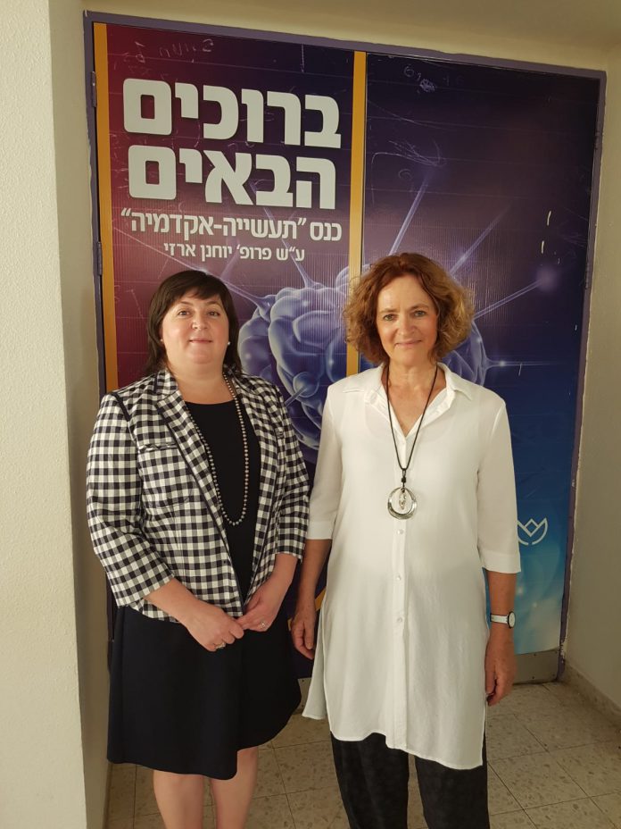 KLA ישראל העניקה מלגות לסטודנטים מצטיינים ממכללת אורט בראודה