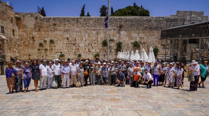 50 שורדי שואה חגגו את הטקס המרגש בעיר הבירה