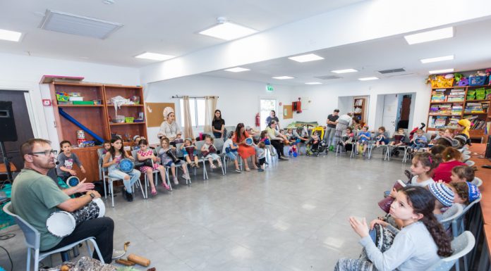 סדנת תיפוף התקיימה בסוף השבוע במועדון "הצריף" של עמידר בעיר נוף הגליל