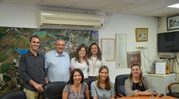 בנק הפועלים ועמותת "להיטיב" פועלים יחד למען עצמאות פיננסית של משפחות בעיר