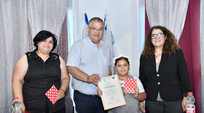 חלוקת מחשבים נייחים במגדל העמק