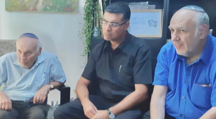 נאיל זועבי עם משפחתו של דביר שורק ז''ל בניחום אבלים בעופרה