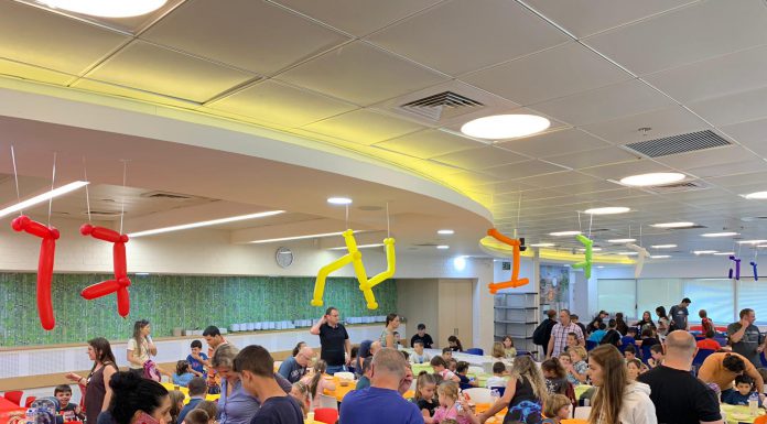נפרדים מההורים: קייטנה לילדי העובדים ולילדי המועדונית ממגדל העמק, KLA ישראל