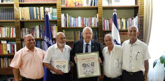 הצנחנים והסופר עמנואל בן סבו עם הנשיא ראובן ריבלין