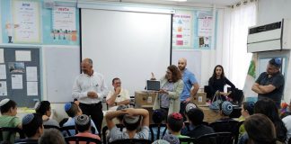 לראשונה תלמידי שכבת ד' ילמדו עם טאבלט אישי