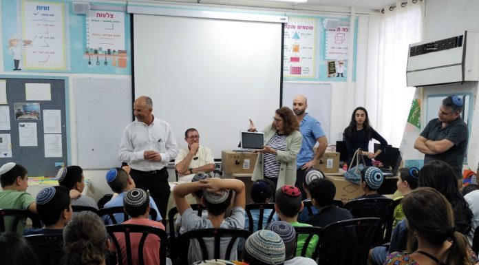 לראשונה תלמידי שכבת ד' ילמדו עם טאבלט אישי