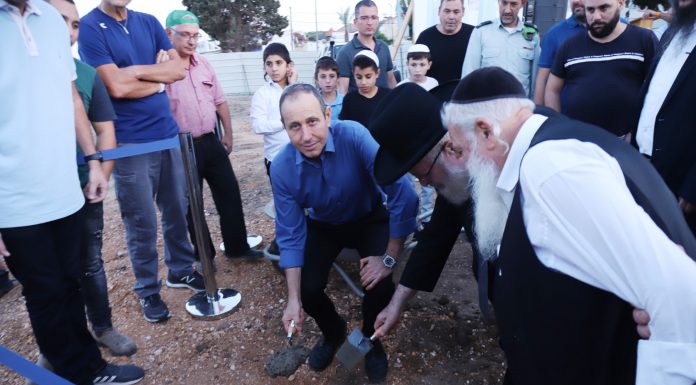 אבן פינה להקמת בית כנסת "אבני החושן"