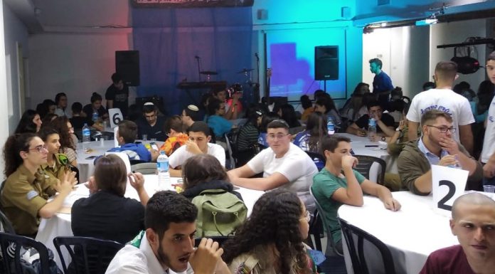 קריוקי - אאוט, ג'אמוקרטיה - אין