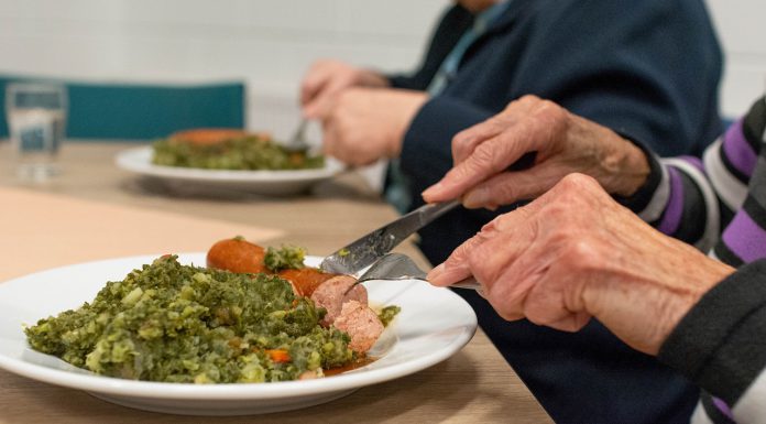 מיזם חלוקת מזון לקשישים בבידוד
