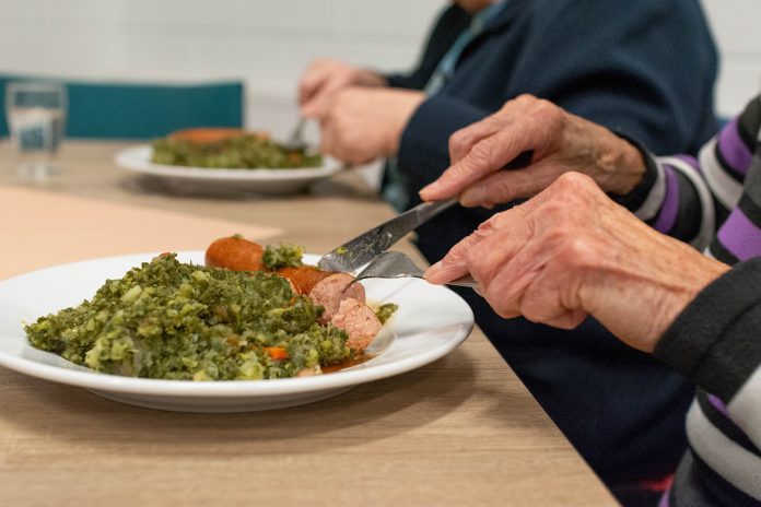 מיזם חלוקת מזון לקשישים בבידוד