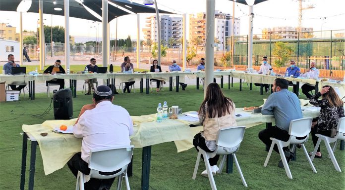 מצ"ב ידיעה ותמונה מישיבת המועצה האחרונה במהלכה הוגש הדוח.