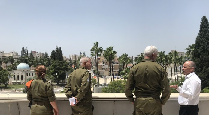 קציני פיקוד העורף בלשכתו של אלקבץ השבוע