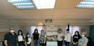 מחברים עולמות