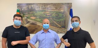 עומר שחר ואריאל כהן עם ראש העיר