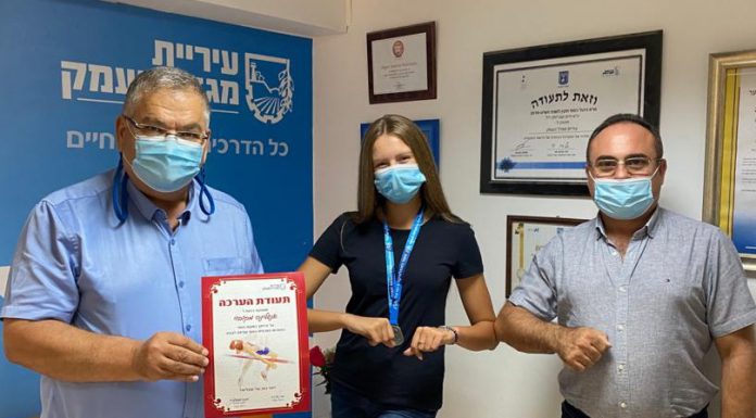 מקום שני בקפיצה לגובה לנערה ממגדל העמק