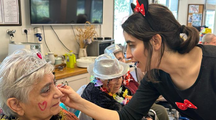 מצווה לשמח – פורים בבתים סיעודיים בגליל