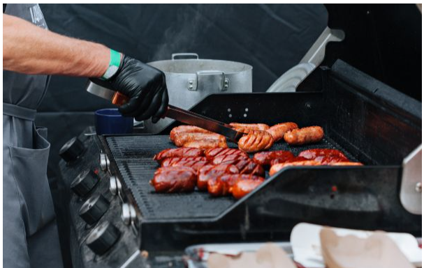 יופי וטעם ללא פשרות: מדוע אנשים זונחים את מנגל הגז לטובת מנגל פחמים?