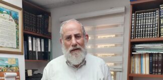 הרב הראשי של עפולה בחתימה על המכתב הרב שמואל דוד