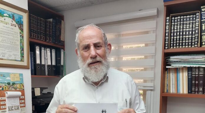 הרב הראשי של עפולה בחתימה על המכתב הרב שמואל דוד