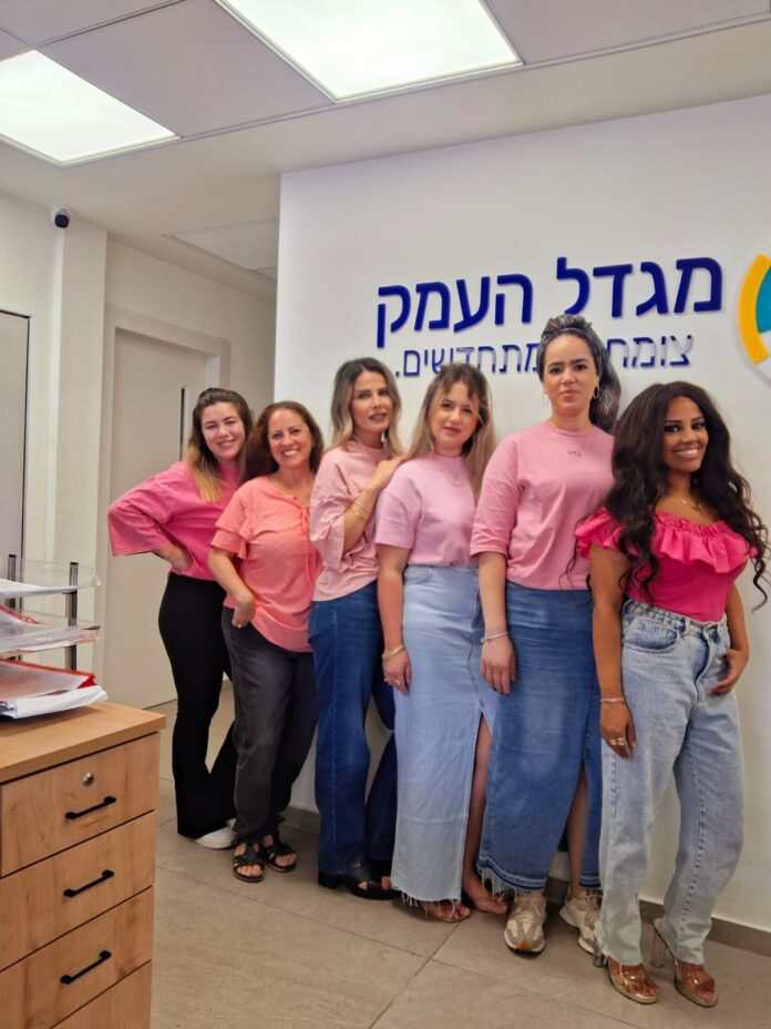 הקש בדלת