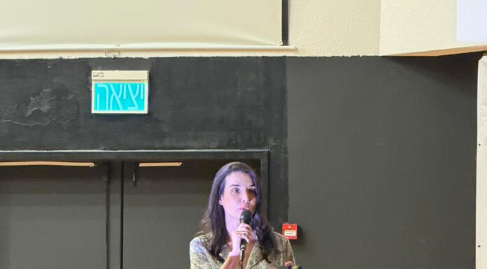 מגדל העמק ציינה את יום המאבק באלימות נגד נשים: שירה איסקוב ריגשה והעניקה תקווה