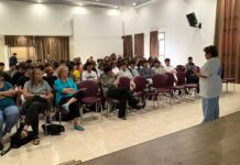 בכפר ורדים מעודדים מעורבות חברתית: בני ובנות הנוער מתנדבים בקהילה