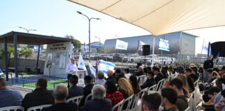 ראש העיר אלקבץ בטקס על רקע התצפית שהוקמה