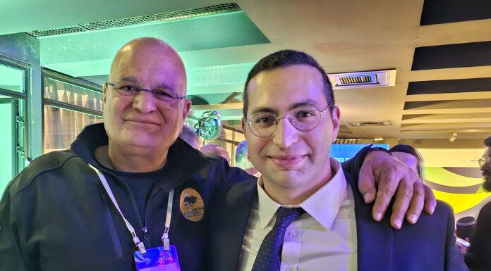 שר נגב גליל יצחק וסרלאוף ומאיר צור ראש מועצה אזורית הערבה התיכונה – בכנס "עוברים לגליל ולנגב", שהתקיים בת"א