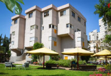 מחבקים את הצפון בצל המלחמה: לטובת חולי הסרטן בצפון מתקיימות פעילויות גוף נפש בזום, ביקורי עובדות סוציאליות במרכזים הרפואיים, פרויקט השלמת חומר נלמד לילדים חולי סרטן ומלונית עבור חולי סרטן מהצפון המגיעים לטיפול במרכז הארץ